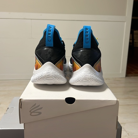 Curry 8 PRNT - Picture 3 of 4